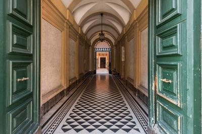 Colosseum Home-ZENO 32