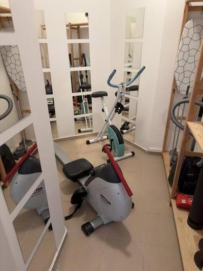 Spacious 70sqm Apartment Sleeps 6 Free Parking