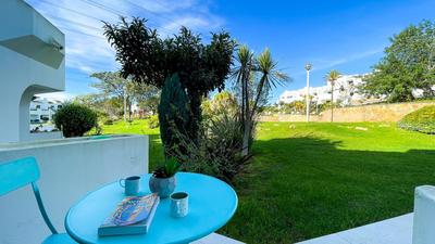 2 Bed 2 Bath Poolside Apt with WI-FI and AC