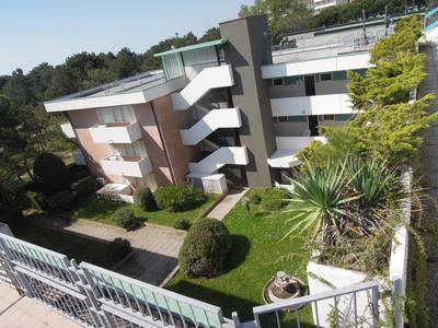 Luminous flat with private garden 150 m from the sea