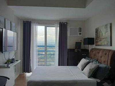 The Loop Tower Studio-Spacious Unit