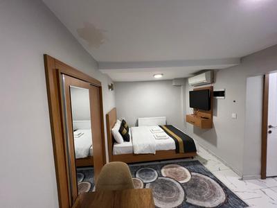 chic studio unit at city heart #102