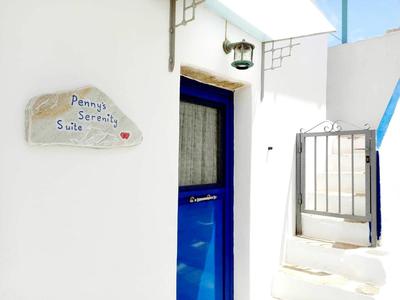 CHARMING 2BR Hilltop Serenity Suite, Lively Greek Village
