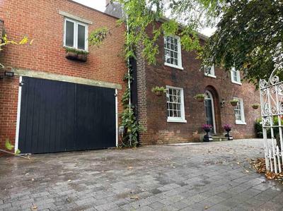 Norwich city centre, Norfolk, free car parking.