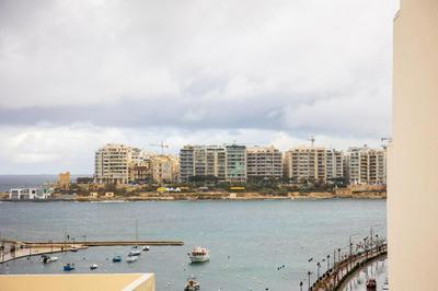 Chic 1BR Retreat in St Julian's by Holi