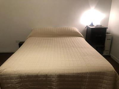 Amplia y luminosa habitación