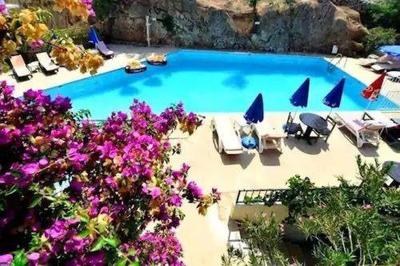 New golden gate hotel