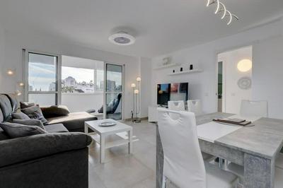 019 Stylish 3 Bed Ibensa Square Apt, near Beach & Bars
