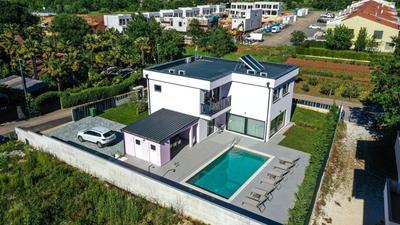 Villa Jacky in Poreč for 8 people with private pool just 900 meters from sea