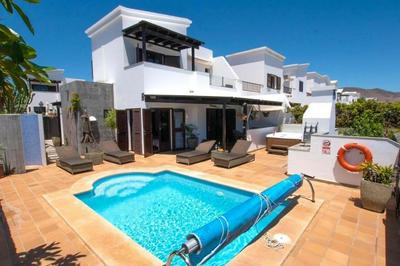 Villa Solsidan Pool, Jacuzzi, A/C 15 minutes walking to Marina Rubicón