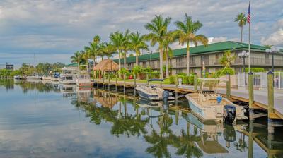ALL-NEW Waterfront with Balcony,Pool,Tiki Bar,Gym