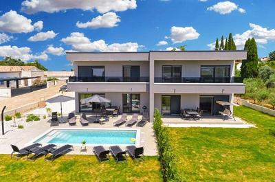 Beautiful villa with private pool near the sea