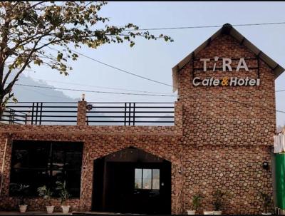 Tira Cafe & Hotel