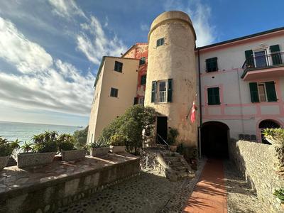 Ancient Tellaro - Free parking