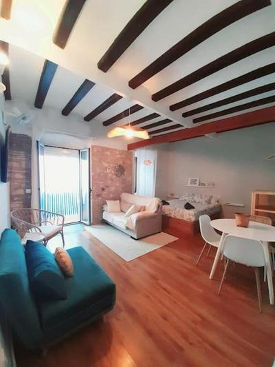 Bonito estudio en el centro. Ideal parejas.