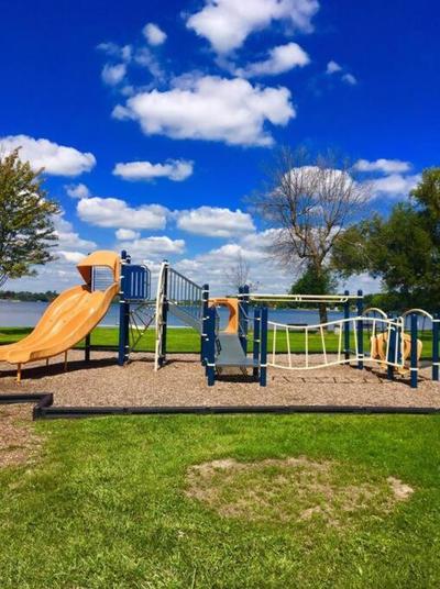 Newly Remodeled Home Near Lake & Naval Academy Six flags 15 mins away Enjoy Hot Tub & King Bed