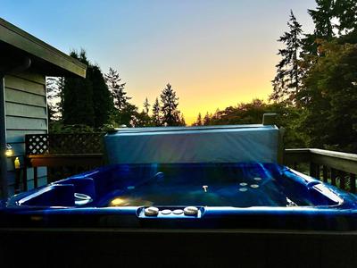 Spacious Retreat w/ Hot Tub. Perfect for Families