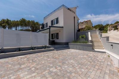 Exclusive Villa Del Mar in Milna with a pool