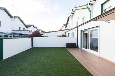 Chalet en la cuidad- con jardin y barbacoa