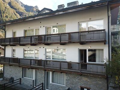 5 Minutes from Monterosa Ski, Small Cottage