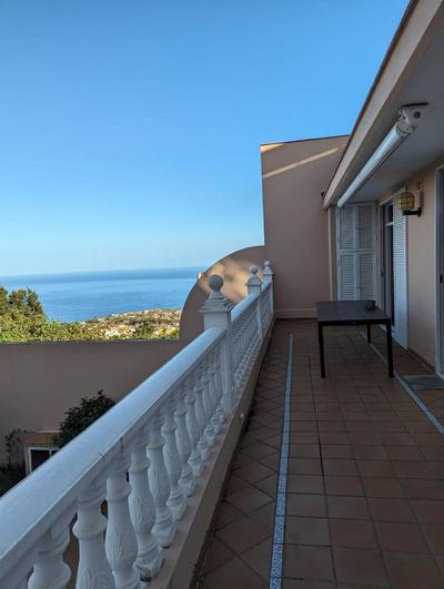 Casa Adora mit 3 Schlafzimmern, Garten und Meerblick