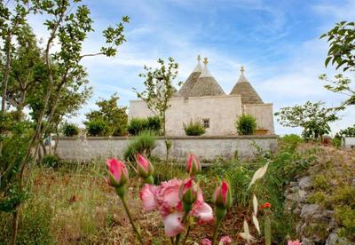 TRULLI delle rose Puglia and small garden