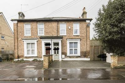 Spacious 4 bed house in Croydon with parking for x2 cars! - Photo ID Required
