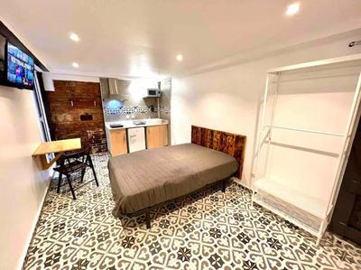 B4 Estudio nuevo! Cocina y baño privado! A 1 calle del metro