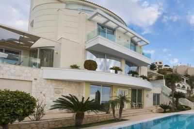 Luxurious Family friendly Villa Anavyssos