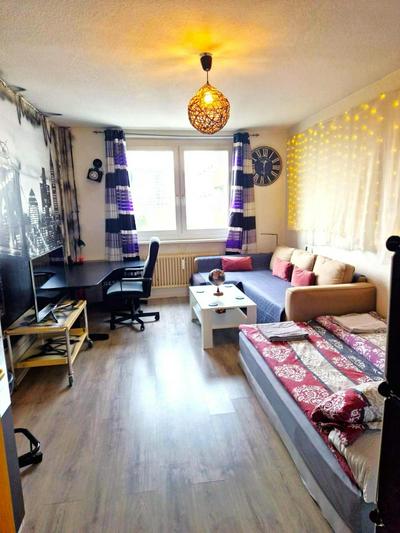 Live like a Local Big 24qm Room Cozy Trendy LGTB Friendly in Shared Apartment in Green Area 12 min to Downtown Alexanderplatz