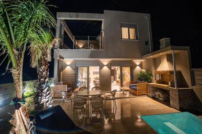 Naturalia Grey Luxury Villa - Private Pool - Sleeps 8