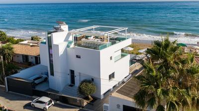 Breath Taking Front Line Beach Villa with Sauna & Jacuzzi