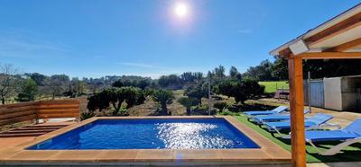 Finca con piscina rodeada de naturaleza