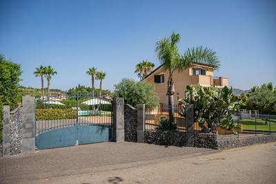 Villa Trinacria, Piedimonte Etneo