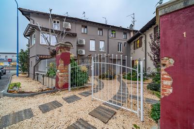 HOST4U - CONICCHIO New Apartments few steps from Casazza Metro Station & Free Parking