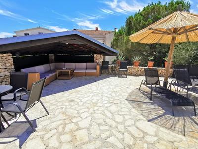 Luxurious 2 bedroom apartment with terrace and pool
