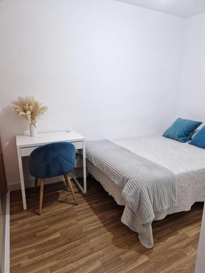 Quarto com banheiro privado em apartamento familiar