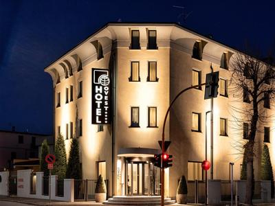 Hotel Ovest