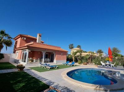 Casa Flamingo- 3 Bedroom Villa with Private pool and gardens