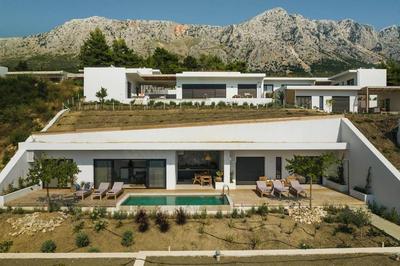 Private pool with prime location Oraio Meros