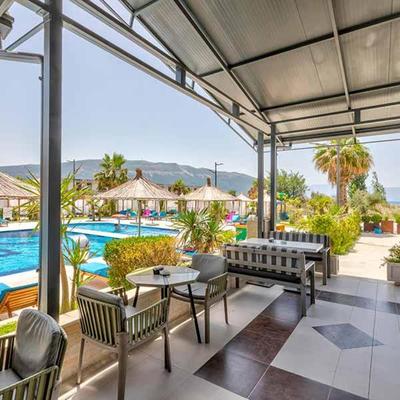 Apartment with swimming pool option next to hotel
