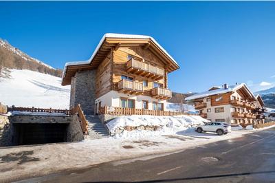 Deschana Lodge