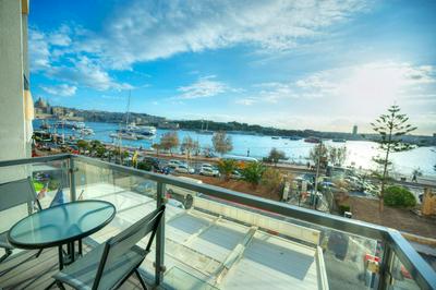 Cozy 2bedroom seafront apartment, balcony GOSLM-10