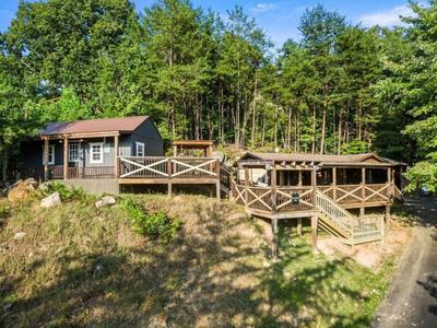 Honeymoon Cottage Breathtaking Views w Hot Tub