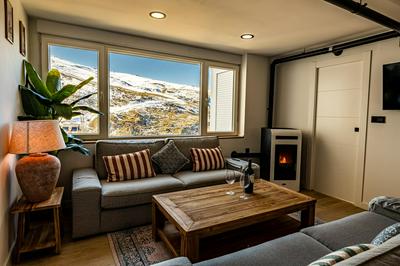 Luxury refurnished apartment with Private Parking close to ski slopes
