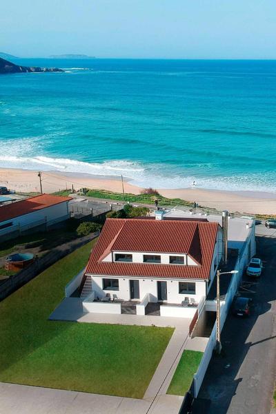 AG Casa Arnados,1ª linea de playa Razo con jardín