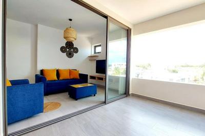 Modern and Luxury 3 bedroom apartment Steps from the beach