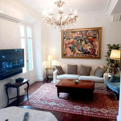 Small stylish room with comfortable queen-size bed in very large, beautifully decorated shared flat in the historic centre of Malaga