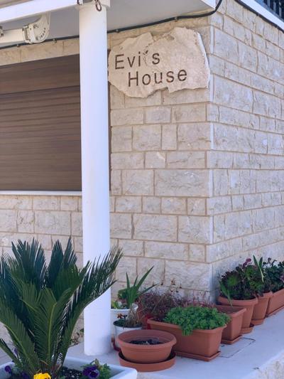 Evi's House