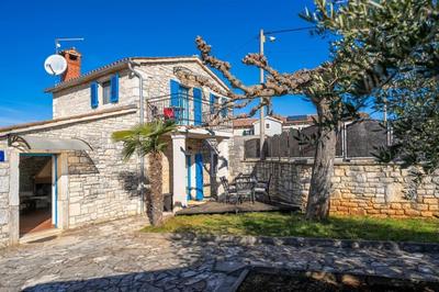 Casa Nadalina by Briskva